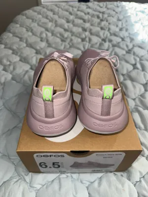 Oofos Pink Size 6.5 thumbnail 4