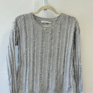 Harper Lane Heather Gray Fringed Textured Knit Crew Neck Sweater‎ Medium thumbnail 3