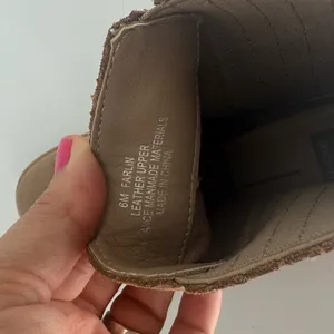 Dolce Vita Farlin Chelsea Bootie Ankle Boot Beige Brown Tan Suede Size 6 M EUC thumbnail 5