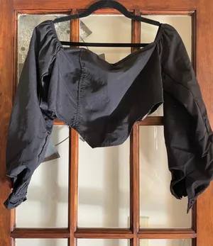 Missguided Black Puff-Sleeve Cropped Top thumbnail 1