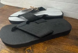 NWT KUAILU Black Rubber Flip Flops‎ Size 7 Women’s Lightweight Beach Sandals thumbnail 1