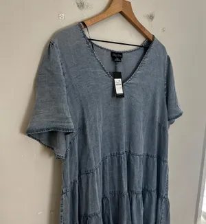 City Chic NWT - Tiered Denim Minidress Light Denim Casual Travel Chambray Comfort thumbnail 4