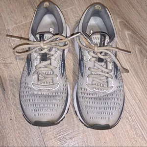 Brooks ghost Grey woman’s 7.5 running shoes thumbnail 6