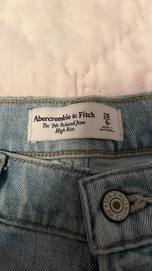 Abercrombie High-Rise Jeans 90s Relaxed thumbnail 4
