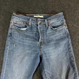 Levis Wedgie Skinny Jeans 28 Medium Wash Distressed Raw Hem High Rise Denim thumbnail 9