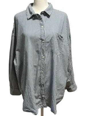 Old Navy Size L Boyfriend Shirt Button Up Relaxed Fit Blue White Stripe thumbnail 1