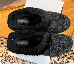 Skechers NWT memory foam slip ons thumbnail 1