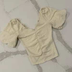 Free People Textured Puff Sleeve Cupcake Top Women’s Small Ivory Double V-Neck thumbnail 5