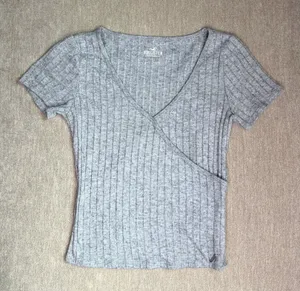 Hollister Grey T-Shirt Women’s Small thumbnail 1