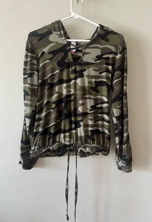 No Boundaries Women’s camo drawstring bottom camo hoodie pullover junior large 11-13 thumbnail 1
