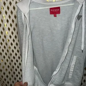 Guess zip up hoodie vintage size XS ￼ thumbnail 4