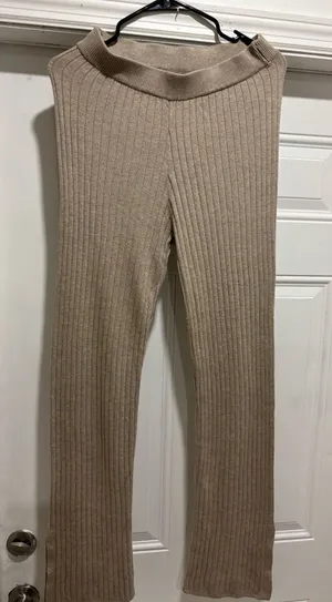 Gap NWT Ribbed Knit Flare Pants – Beige – Size medium thumbnail 1