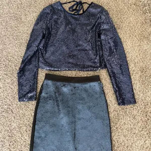 Women's Navy Blue Sequin Long Sleeve Tee Size M thumbnail 1