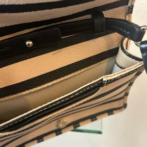 Kate Spade Purse 👜 - Beige and Black Stripe thumbnail 4