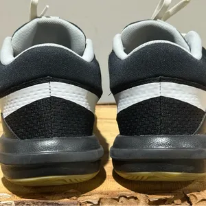 Nike Hyperdunk Volleyball‎ shoes Size 7.5 A37 thumbnail 8