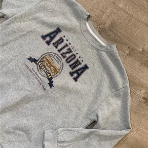 •SHEIN• SWEATSHIRT thumbnail 4