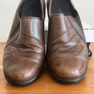 Clarks Brown Leather Slip On Loafer Wedge Pump Dress Work‎ Women Shoes Size 7M thumbnail 4