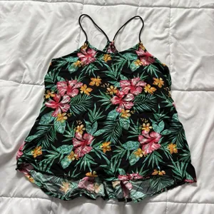 Womens Size Medium Black Green Tank‎ Top Blouse Hawaiian Summer Beach Floral thumbnail 1