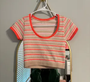 Aerie stripped to thumbnail 1