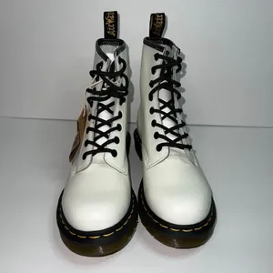 Dr. Martens 1460 W Patent Leather Boots Women’s Sz 6 thumbnail 4