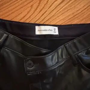 Abercrombie & Fitch Vegan Leather Pants Black 8 Straight Leg Night Out Edgy thumbnail 2