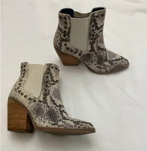 Dingo Boots Leather Size 6M Reptile Print Studded Boho Chic thumbnail 1