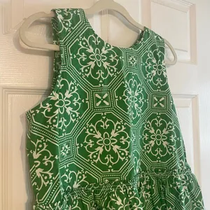 Ann Taylor sleeveless top featuring a green and white geometric print size med thumbnail 2