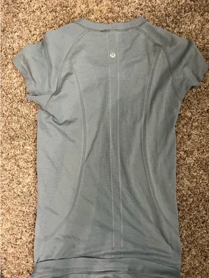 Lululemon top thumbnail 2