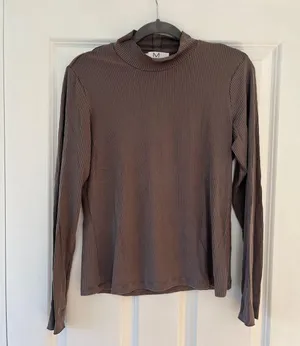 Turtleneck Shirt Size M thumbnail 1
