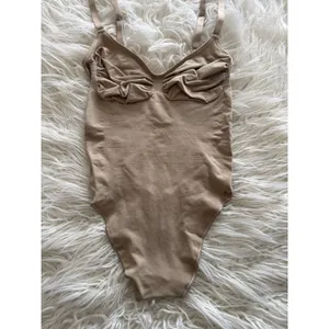 Skims Seamless Sculpt Low Back Thong Bodysuit Clay Size Large thumbnail 4
