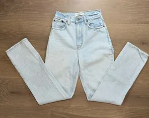 Abercrombie ‘The 90s Straight Ultra High Rise’ Curve Love Jeans size 25L thumbnail 1