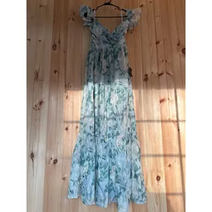 NWT Lulus Soiree Perfection Light Blue Floral Ruffled Tiered Maxi Dress Size S thumbnail 3