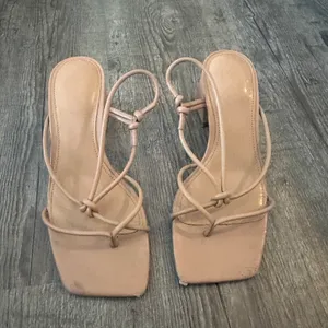 Marc Fisher Sandals Heels thumbnail 3