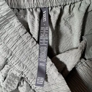 Vuori Womens Villa Textured Short Size Large Wheatgrass Sage Neutral Athletic 3" thumbnail 9