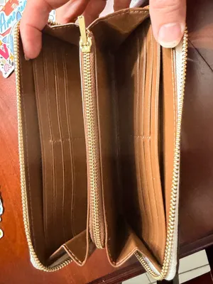 Authentic COACH White Pebbled Leather Wallet / Wristlet – Excellent Condition thumbnail 6