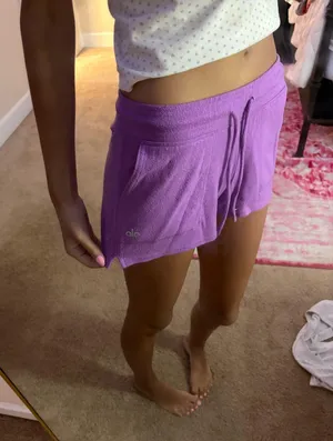 Alo Shorts Yoga thumbnail 2