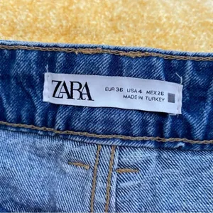 Zara High Rise Straight Leg Ripped Jeans Size 4 100% Cotton Mom‎ Fit Cropped thumbnail 6