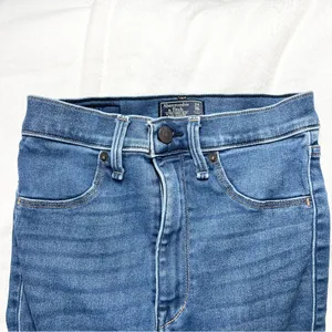 Abercrombie and Fitch Ultra High-rise Jean Legging - 24/00 thumbnail 4