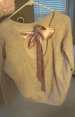 Hollister Sweater thumbnail 1