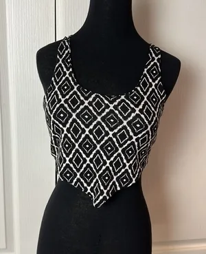 BLACK & WHITE GEOMETRIC STRAPPY CROP TOP thumbnail 1