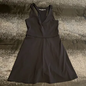 Womens XS Outdoor Voices Black V-Neck Racerback Athletic/Workout Dress W/Shorts thumbnail 1