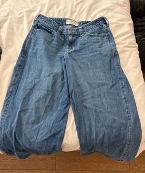 Hollister curvy low rise baggy jeans thumbnail 1