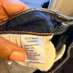 Judy Blue Relaxed Fit Denim Size 7/28 - Stretchy & Comfortable thumbnail 3