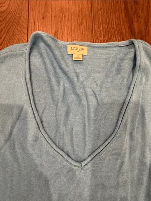 J. Crew Light Blue V-Neck Button-Side Sweater Medium - C1-601 thumbnail 3