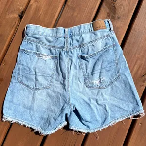 American Eagle Jean Shorts Light Wash Blue Denim Highest Rise Baggy Women Size 6 thumbnail 2