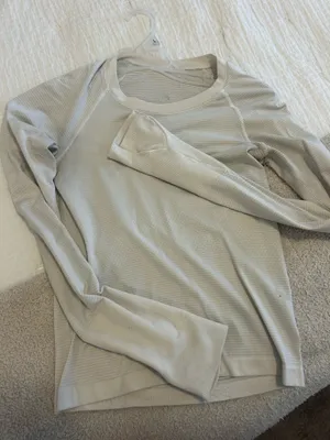 Lululemon white long sleeve swiftly tech shirt size 2 thumbnail 1