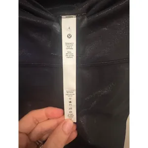 Women's Lululemon Black Shimmer Leggings Size 4 thumbnail 6