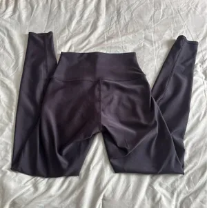 Alo Yoga Leggings thumbnail 5