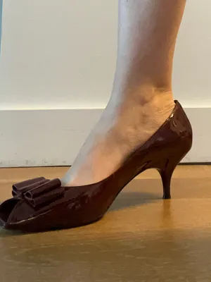 Via Spiga Burgundy Patent Bow-Accent Pointed Pump kitten heel used thumbnail 2