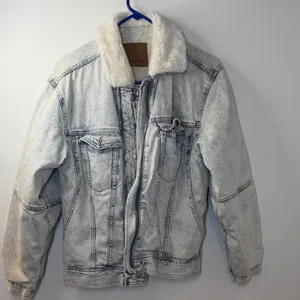 American Eagle Denim Jacket with Faux Fur Collar thumbnail 1
